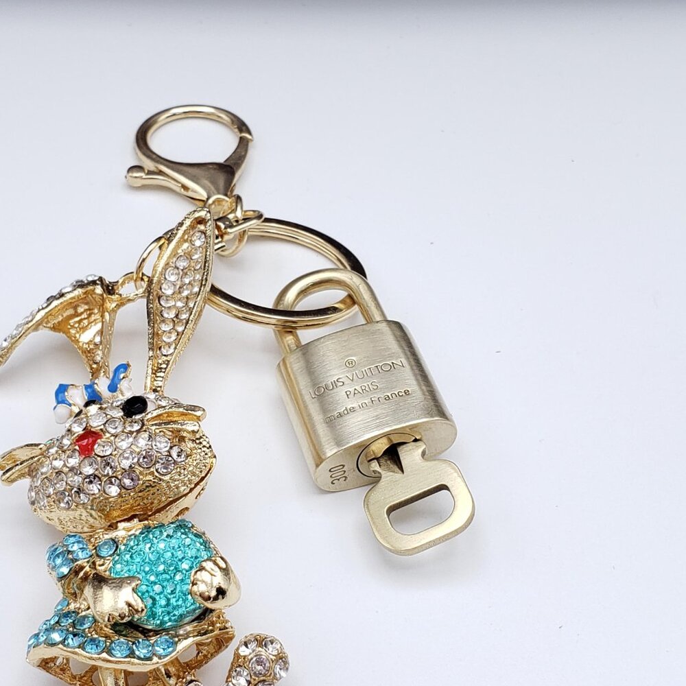 LV Gold Padlock Authentic 🔑 Luxury Bag Charm w/ Unbranded Bunny Keychain - Picture 5 of 11